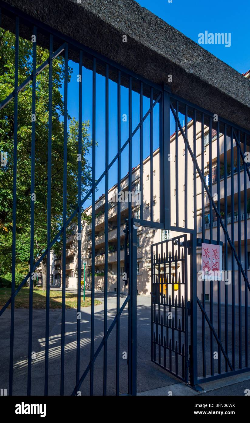 Vienne : Karl-Marx-Hof (Cité Karl Marx) Gemeindebau (complexe de logements municipaux), porte d'entrée dans le 19e arrondissement de Döbling, Vienne, Autriche Banque D'Images
