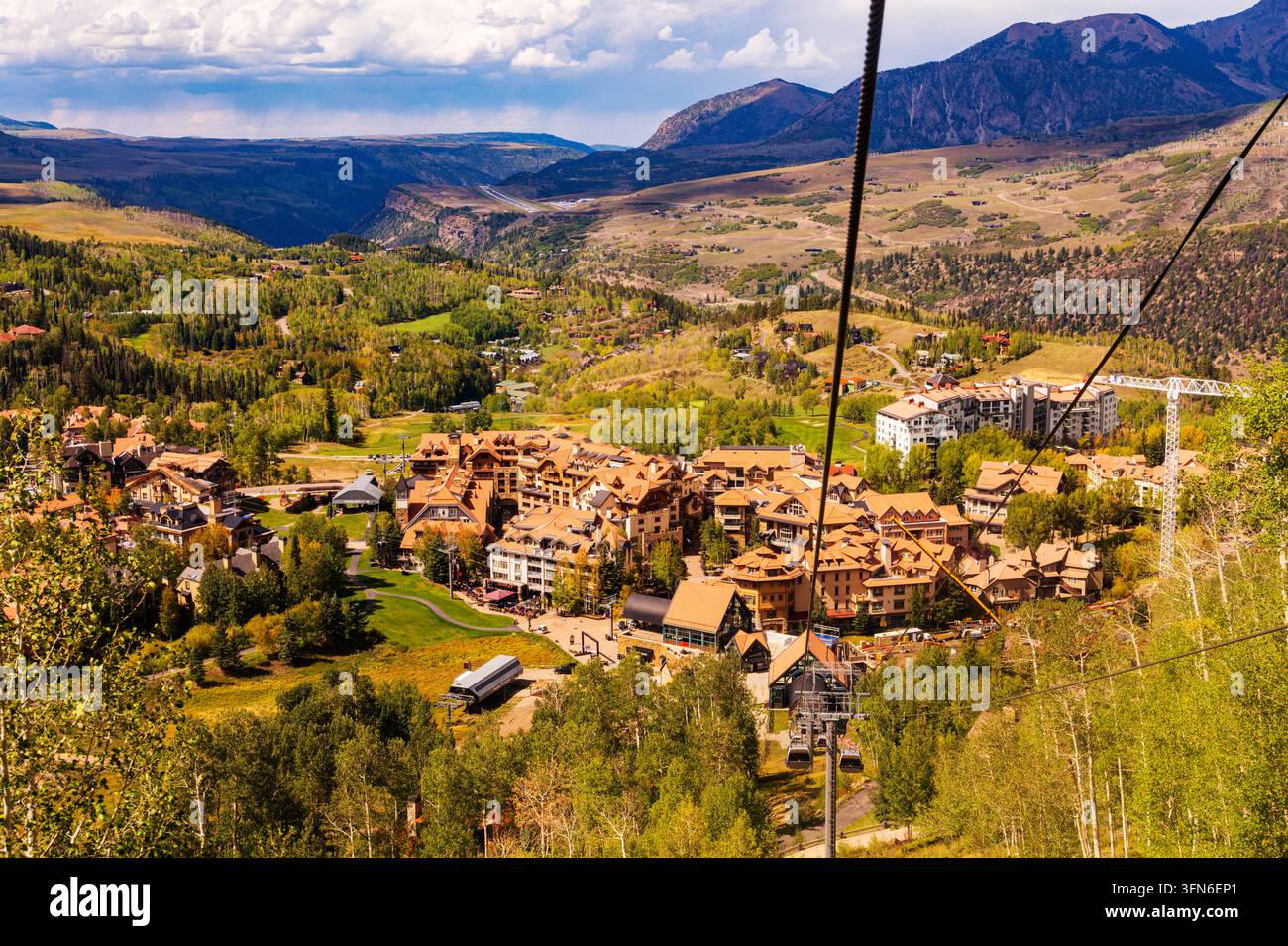 Vue depuis la gondole ; Village de montagne ; Telluride ; Colorado ; États-Unis Banque D'Images