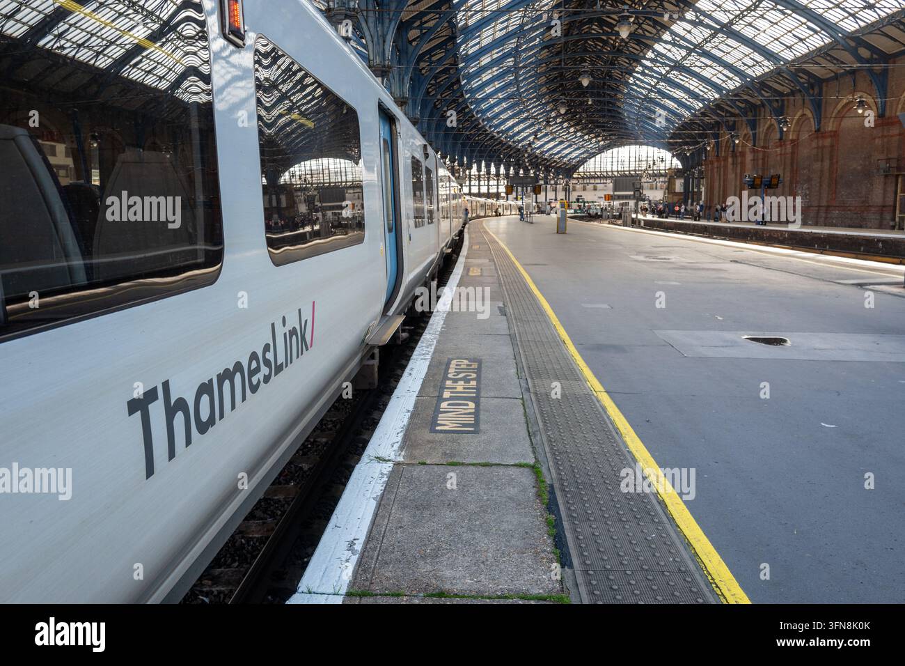 Brighton, 1er octobre 2026 : Train Thameslink pour Cambridge à la gare de Brighton Banque D'Images