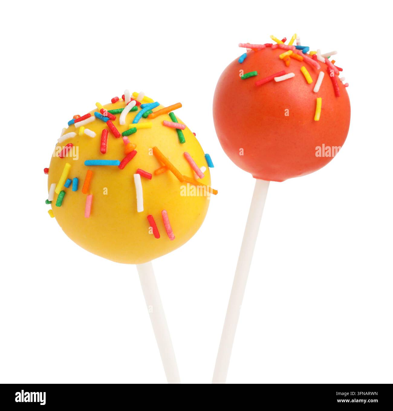 Deux savoureux cake POPS avec des saupoudrages isolés sur blanc Banque D'Images