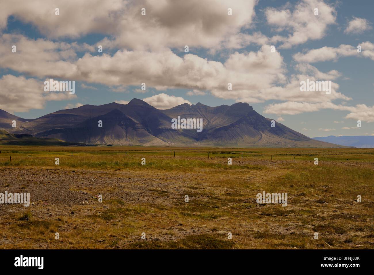 Montagnes robustes de la péninsule de Snæfellsnes sous des nuages dramatiques Banque D'Images
