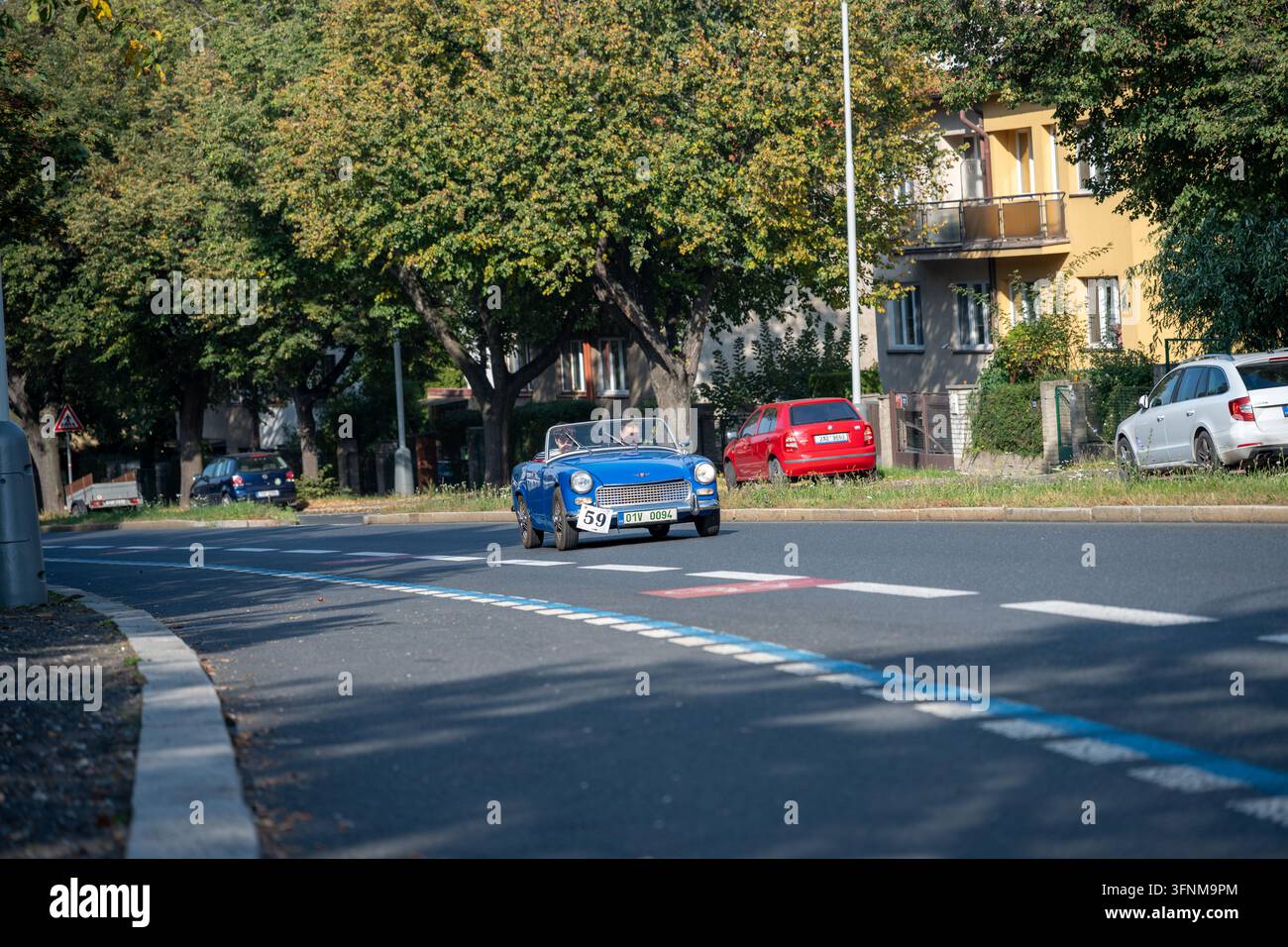 Sprite Austin-Healey Mk II bleu portant le numéro 59 participant au rallye Pražská Noblesa 2026. Prague, République tchèque, 3 octobre 2026. Banque D'Images
