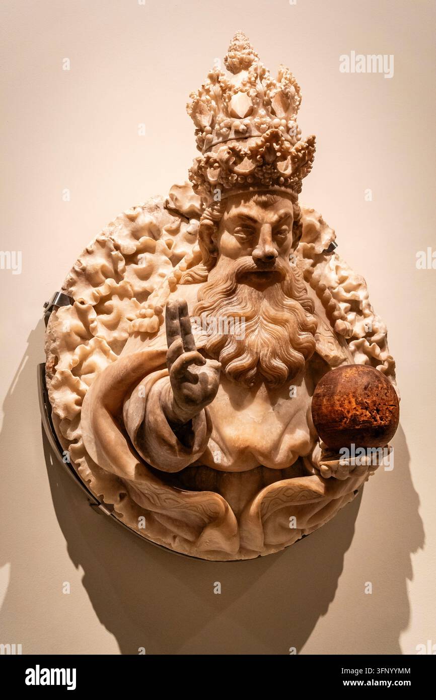 Le Sauveur (Dieu le Père), sculpture gothique en albâtre de Pere Joan (1434-1445), provenant du retable principal de la cathédrale du Sauveur (La Seo) Zaragoza, (MNAC), Barcelone, Espagne (MNAC), Barcelone, Espagne. Banque D'Images