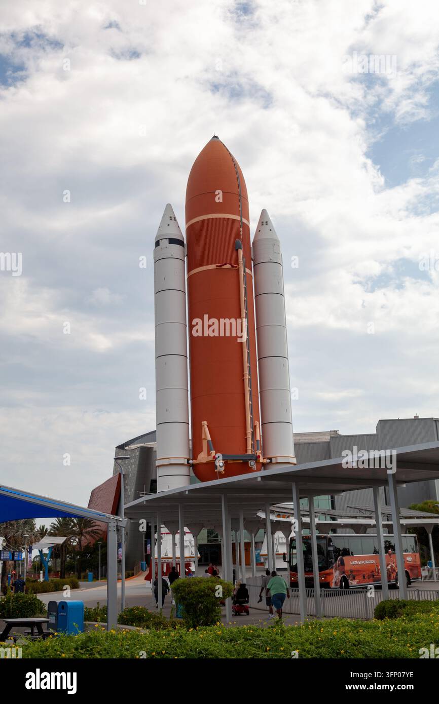 Le réservoir de carburant externe et les boosters pour les navettes spatiales au Kennedy Space Center. Banque D'Images