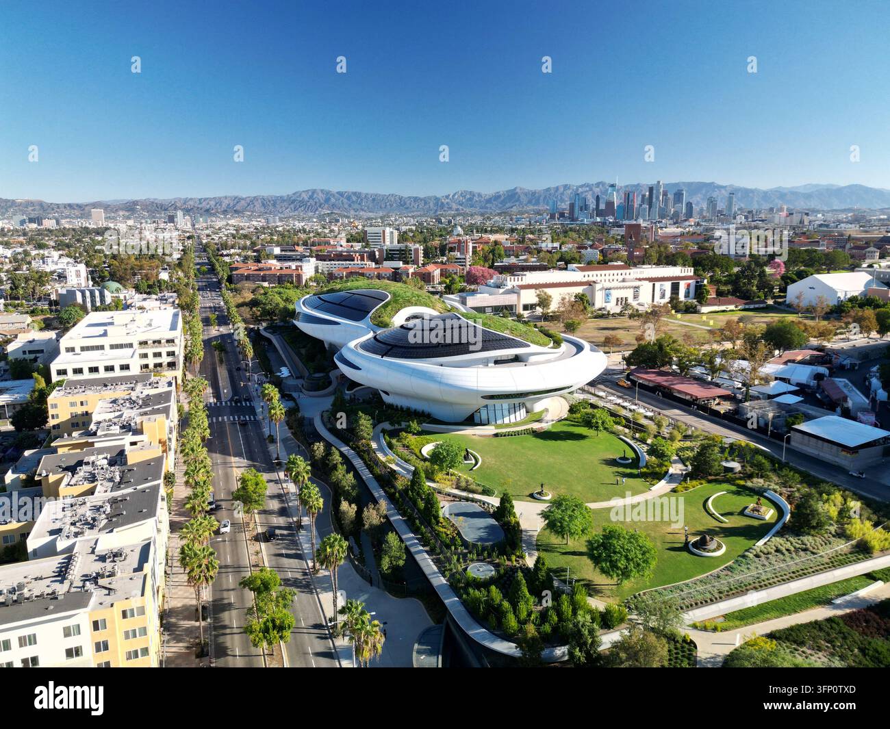 Vue aérienne du nouveau musée Lucas d'art narratif dans le parc d'exposition par MAD architects près du centre-ville de Los Angeles Banque D'Images