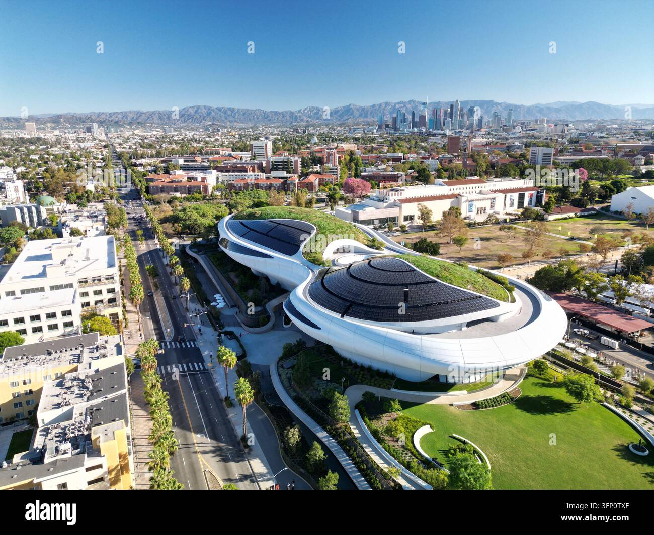 Vue aérienne du nouveau musée Lucas d'art narratif dans le parc d'exposition par MAD architects près du centre-ville de Los Angeles Banque D'Images