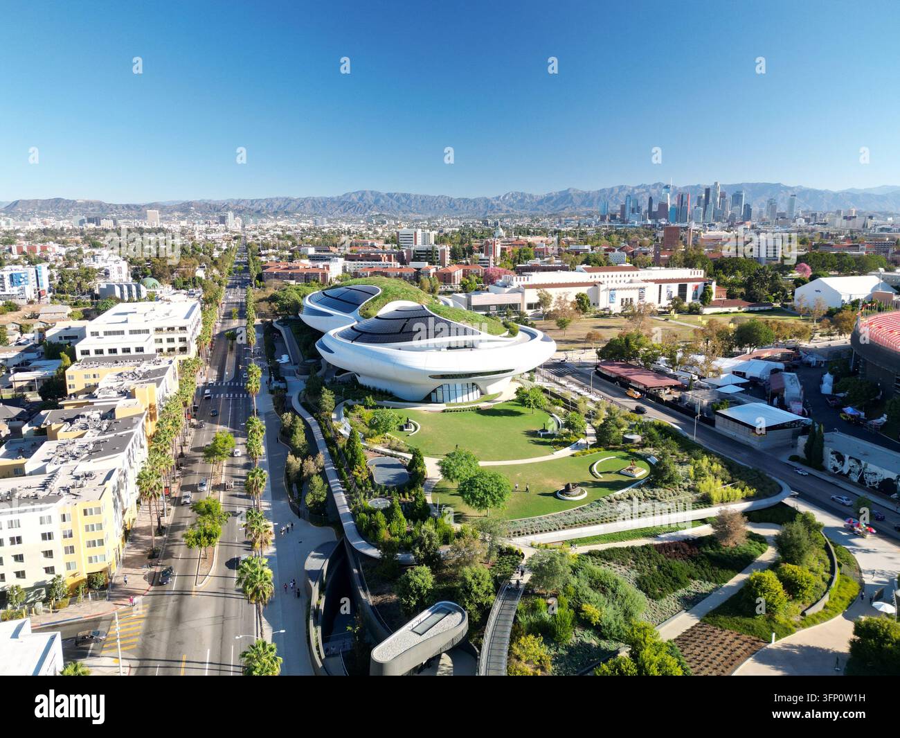 Vue aérienne du nouveau musée Lucas d'art narratif dans le parc d'exposition par MAD architects près du centre-ville de Los Angeles Banque D'Images