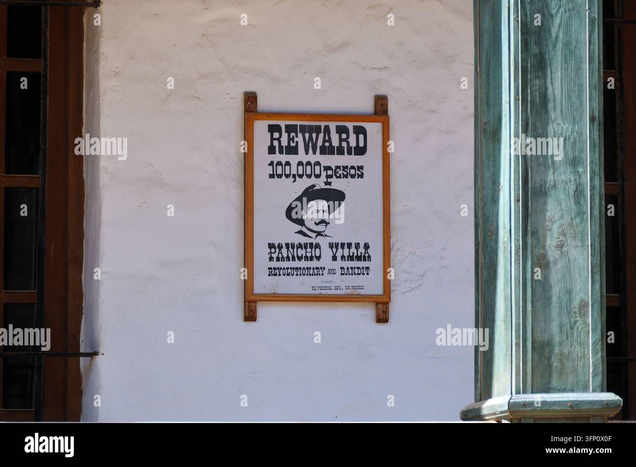 Sioux City, Gran Canaria - 20 févr. 2014 : Affiche de recherche Récompense 100 000 pesos. Pancho Villa révolutionnaire et bandit à Sioux City. Attraction touristique populaire Banque D'Images