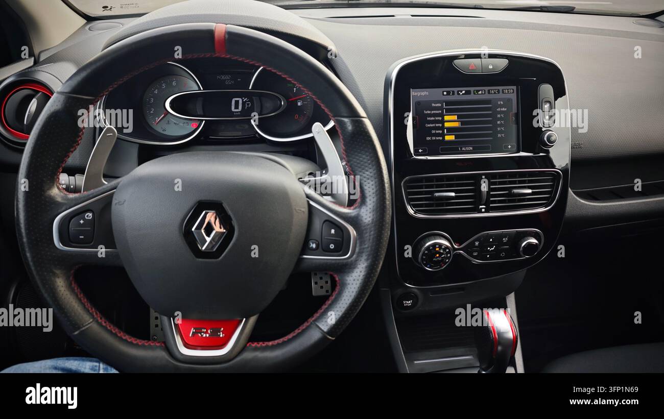 Vue intérieure d'une Renault Clio R.S Banque D'Images