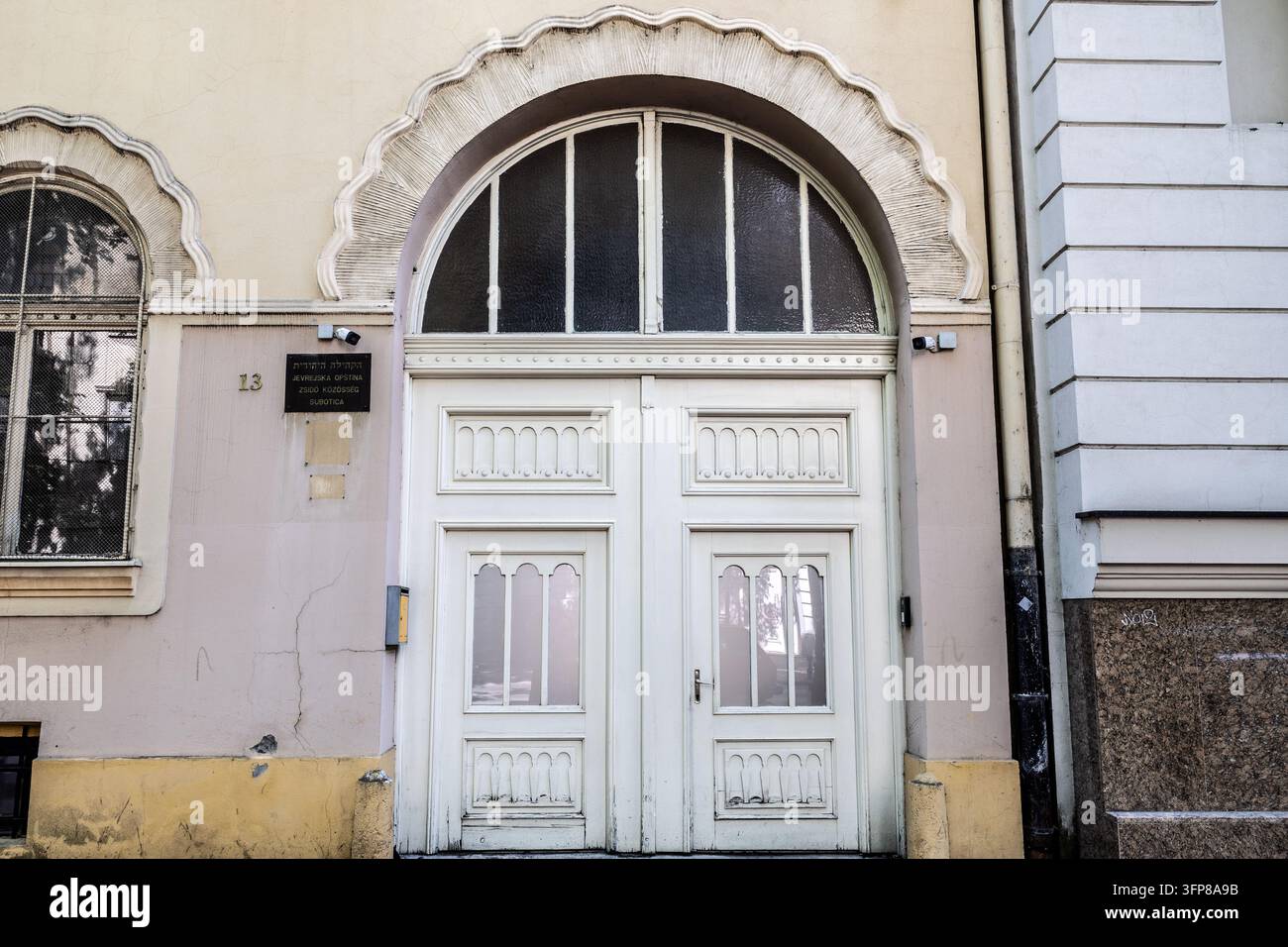 L'entrée ornée du siège de la communauté juive à Subotica, Serbie Banque D'Images