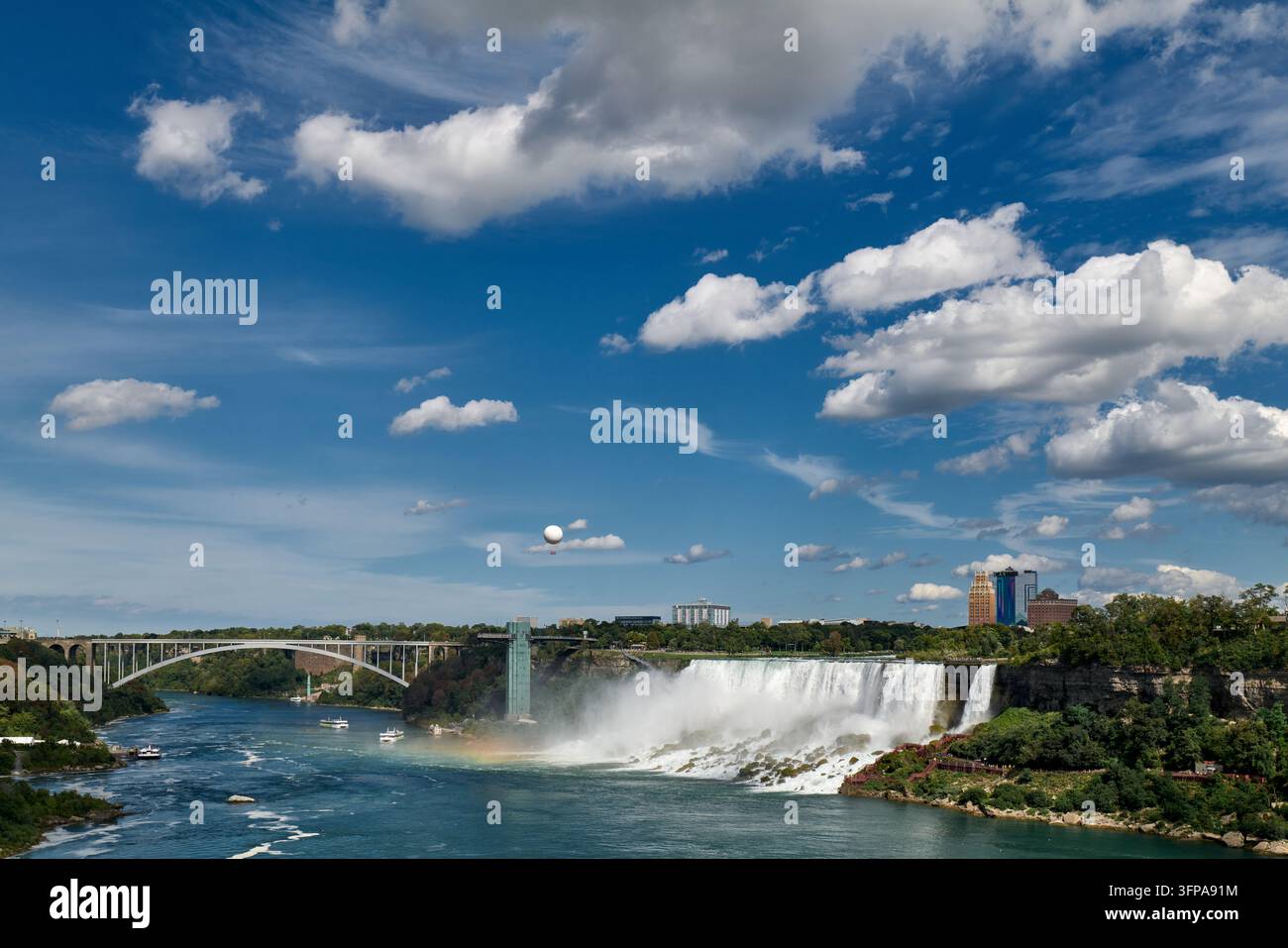 Chutes American à la nuit, Chutes du Niagara, New York, États-Unis Banque D'Images