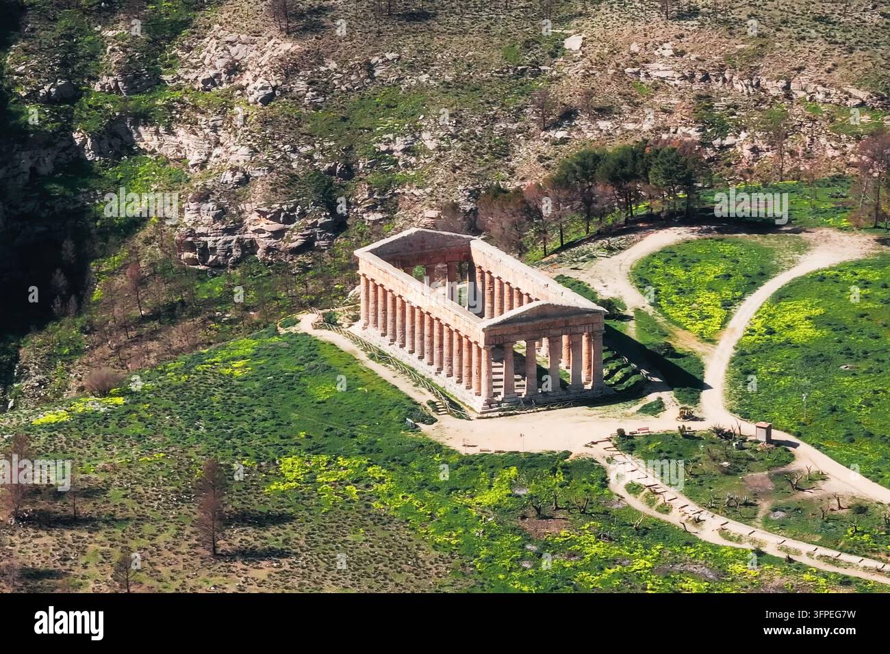 Vue aérienne d'un temple dorique grec antique à Segesta, Sicile, Italie Banque D'Images