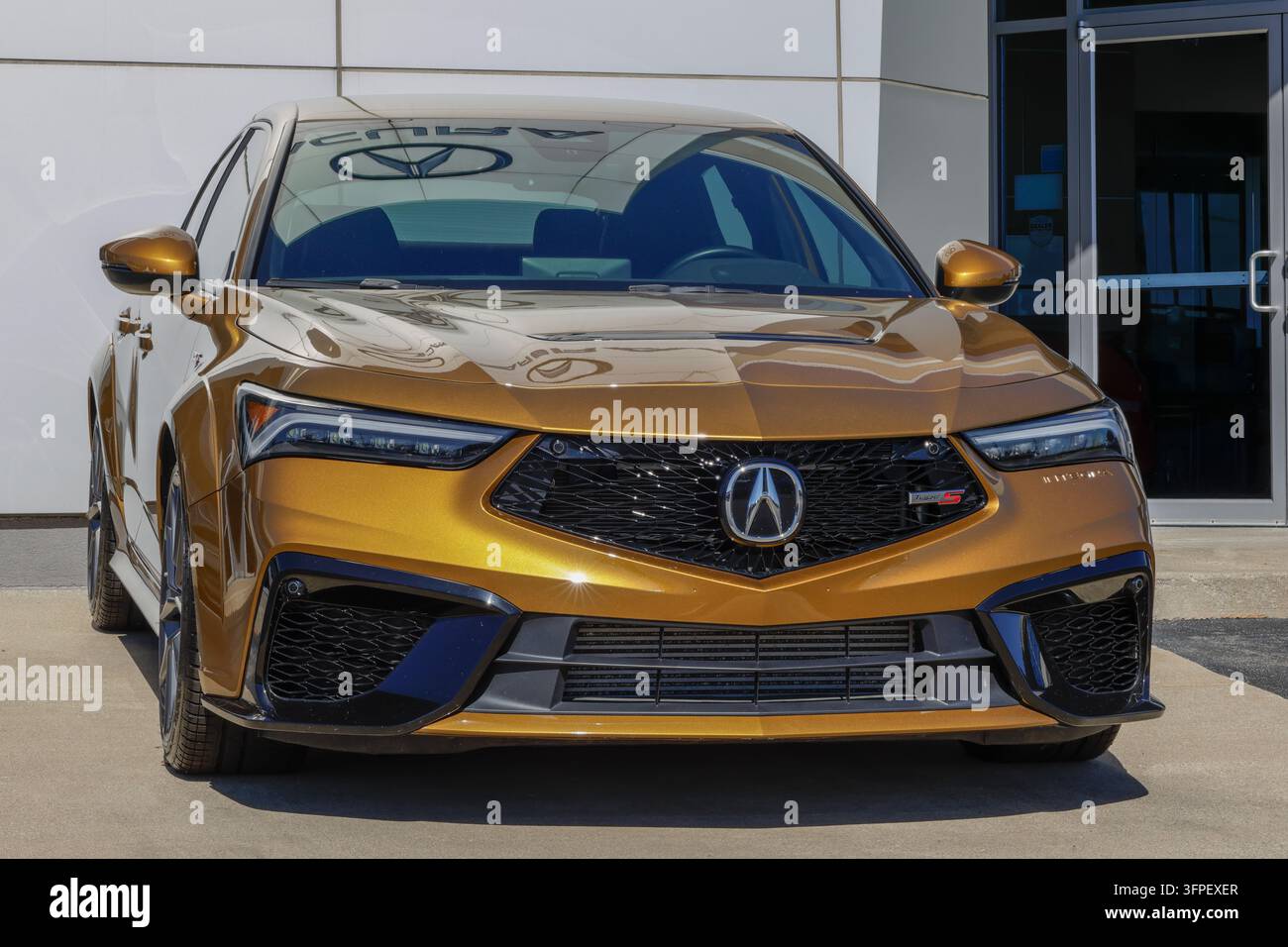 Indianapolis – 4 octobre 2026 : Acura Integra Type S berline à hayon 4 portes chez un concessionnaire. Acura propose l’Integra avec un moteur turbo 4 cylindres de 2,0 L. M Banque D'Images