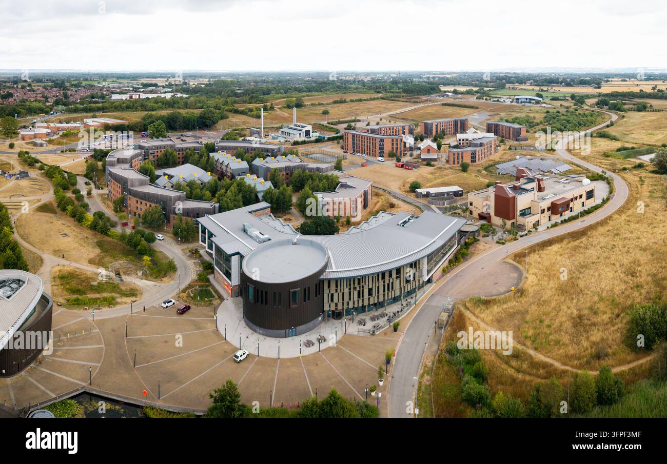 YORK, ROYAUME-UNI - JUILLET, 27, 2026. Panorama aérien des bâtiments éducatifs et sociaux modernes du campus Est de l'Université de York Banque D'Images