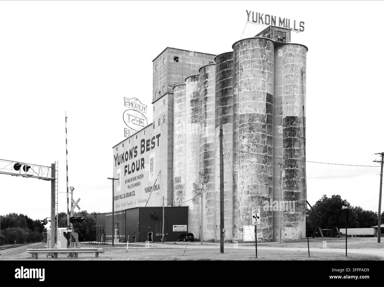 Yukon Mills, ancien moulin à farine et silo à grains à Yukon, Oklahoma, États-Unis, un monument historique le long de la route 66.États-Unis. Banque D'Images