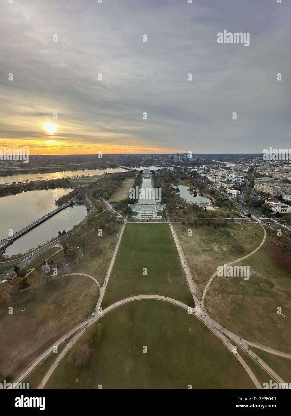 Le soleil se couche sur la National Mall en direction du Lincoln Memorial, Washington, D.C. Banque D'Images