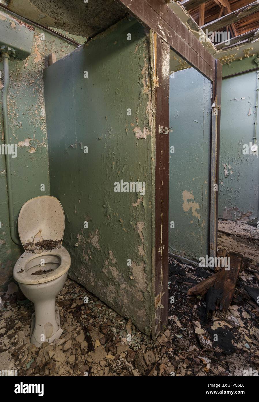 Casiers dans un ancien bâtiment scolaire Banque D'Images