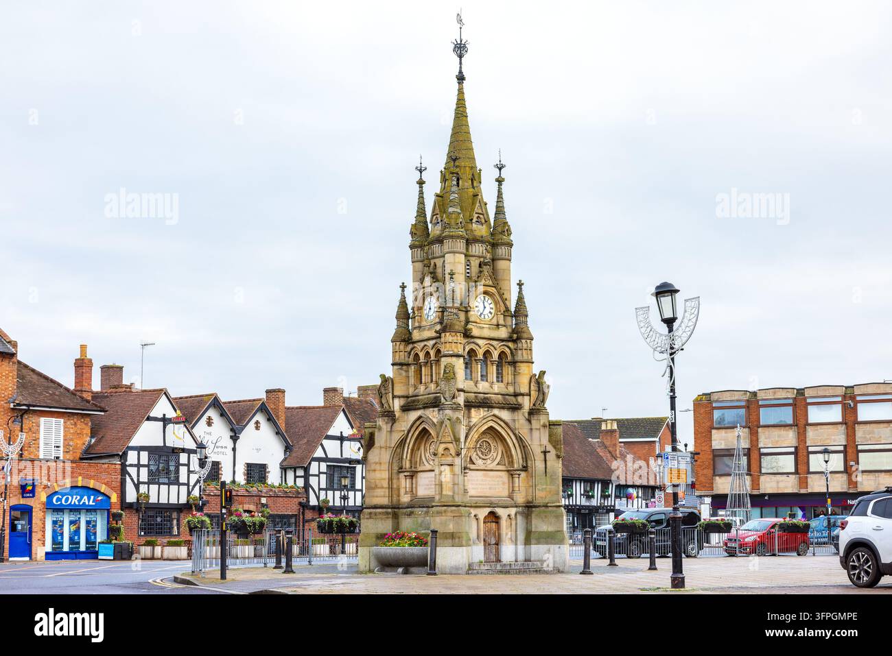 Fontaine commémorative de Shakespeare également connue sous le nom de fontaine américaine et tour d'horloge. Stratford-upon-Avon, Angleterre Banque D'Images