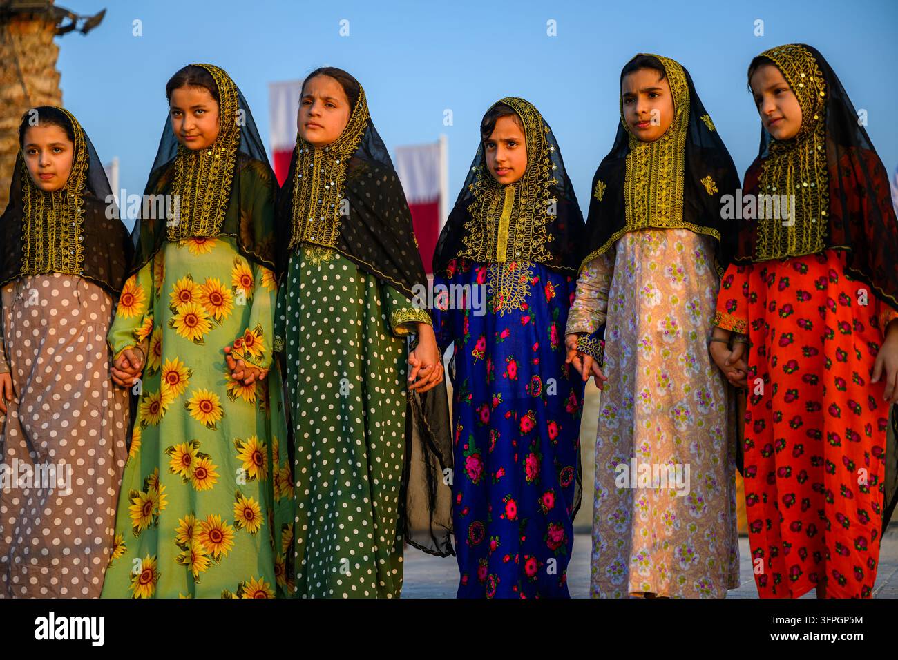 Doha, Qatar, 13 décembre 2024 : La résurrection des anciens jeux populaires et des chants traditionnels dans le cadre des activités de la Fête nationale du Qatar attire les familles et les visiteurs٫ Banque D'Images