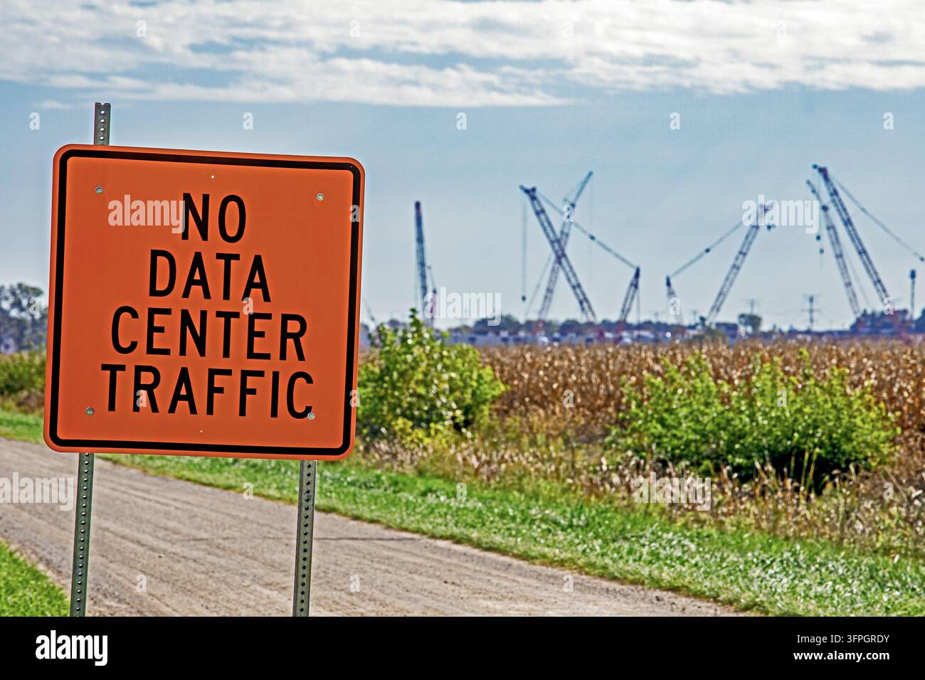 Saline, Michigan - Le trafic des centres de données est interdit sur les routes rurales sur plusieurs kilomètres autour du projet de 16 milliards de dollars en cours de construction par Related Digital pour Orac Banque D'Images
