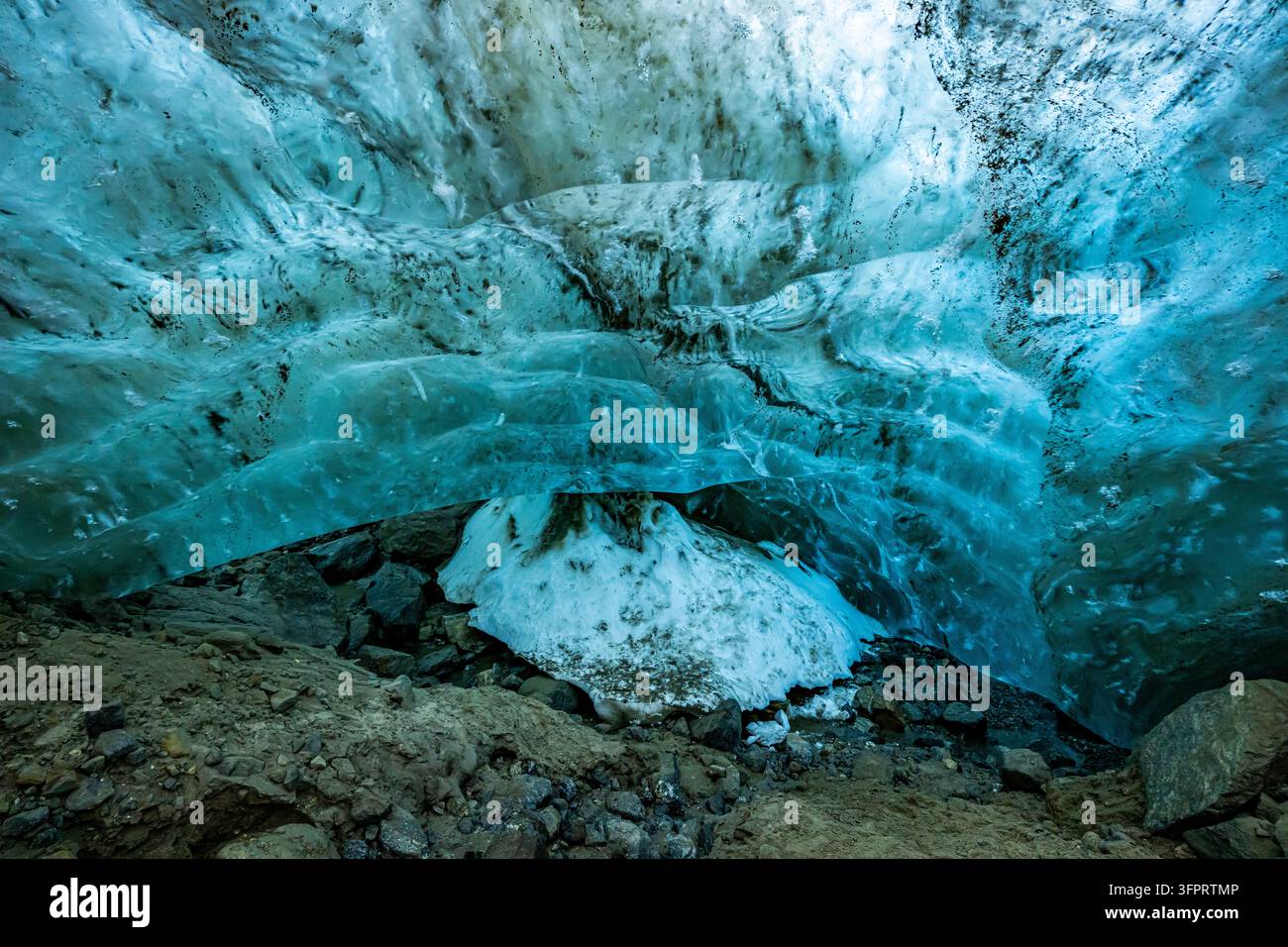 Grotte de glace bleue étincelante, Kulusuk, Groenland Banque D'Images