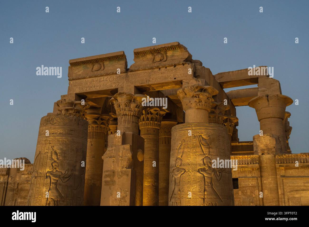 Temple de Kom Ombo, dédié au dieu crocodile Sobek et au dieu faucon Horus, Égypte Banque D'Images