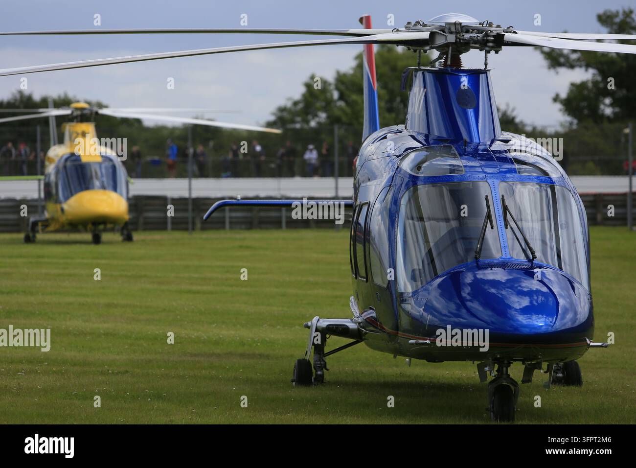 Hélicoptères garés au Silverstone Circuit pendant le Grand Prix de Grande-Bretagne, Silverstone, Angleterre Banque D'Images