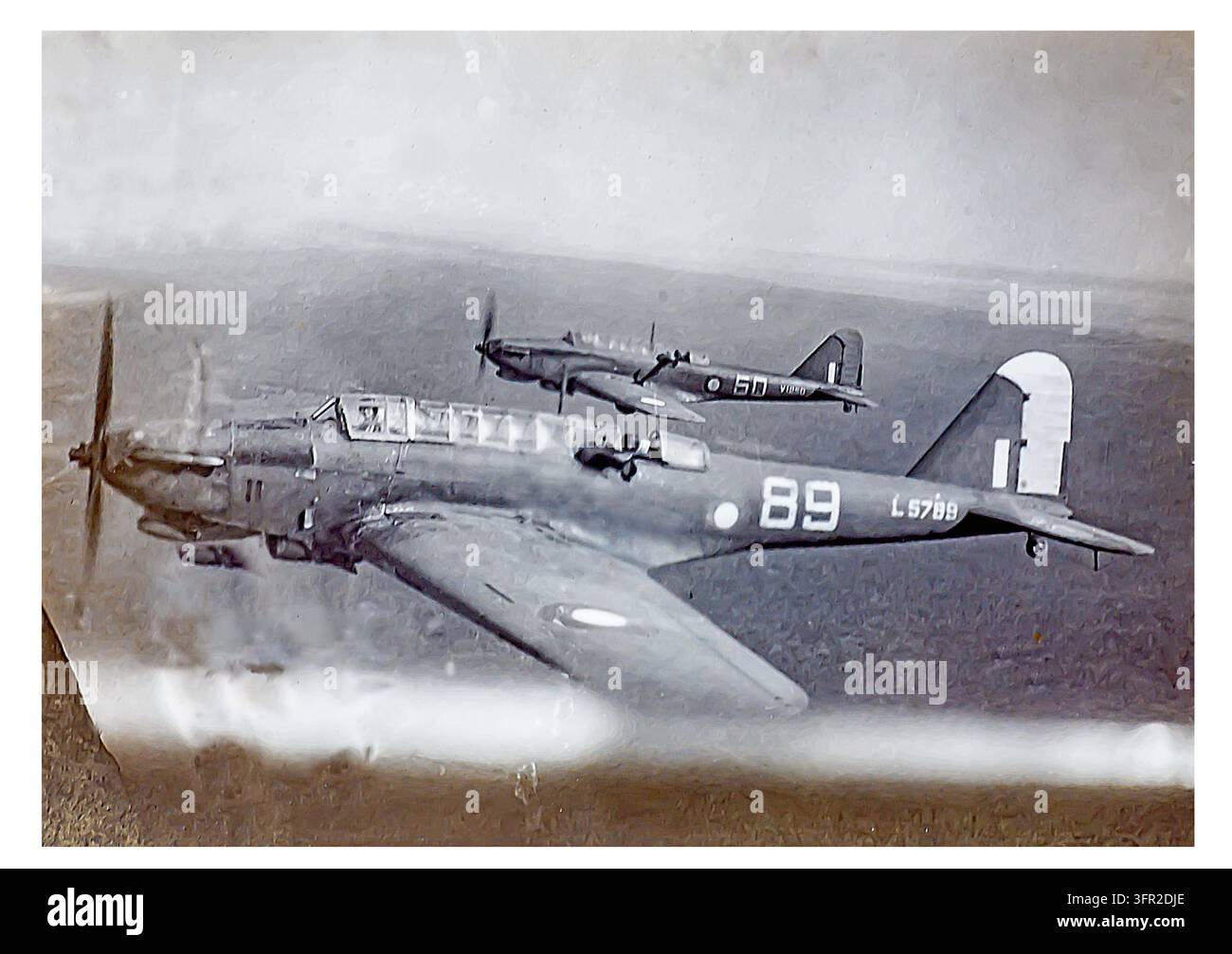 Une photo historique de 1943 d'une paire de bombardiers légers RAAF Fairey Battle en formation de combat. Banque D'Images