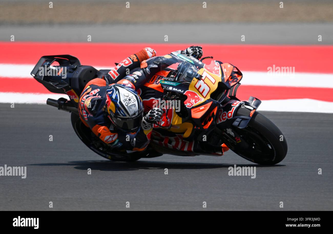 Lombok, Indonésie. 10 oct. 2026. Pedro Acosta de Red Bull KTM Factory Racing, espagnol, court pendant le qualifications 2 du Grand Prix Pertamina d'Indonésie 2026 sur le circuit international de Mandalika à Lombok, Indonésie, le 10 octobre 2026. Crédit : Zulkarnain/Xinhua/Alamy Live News Banque D'Images