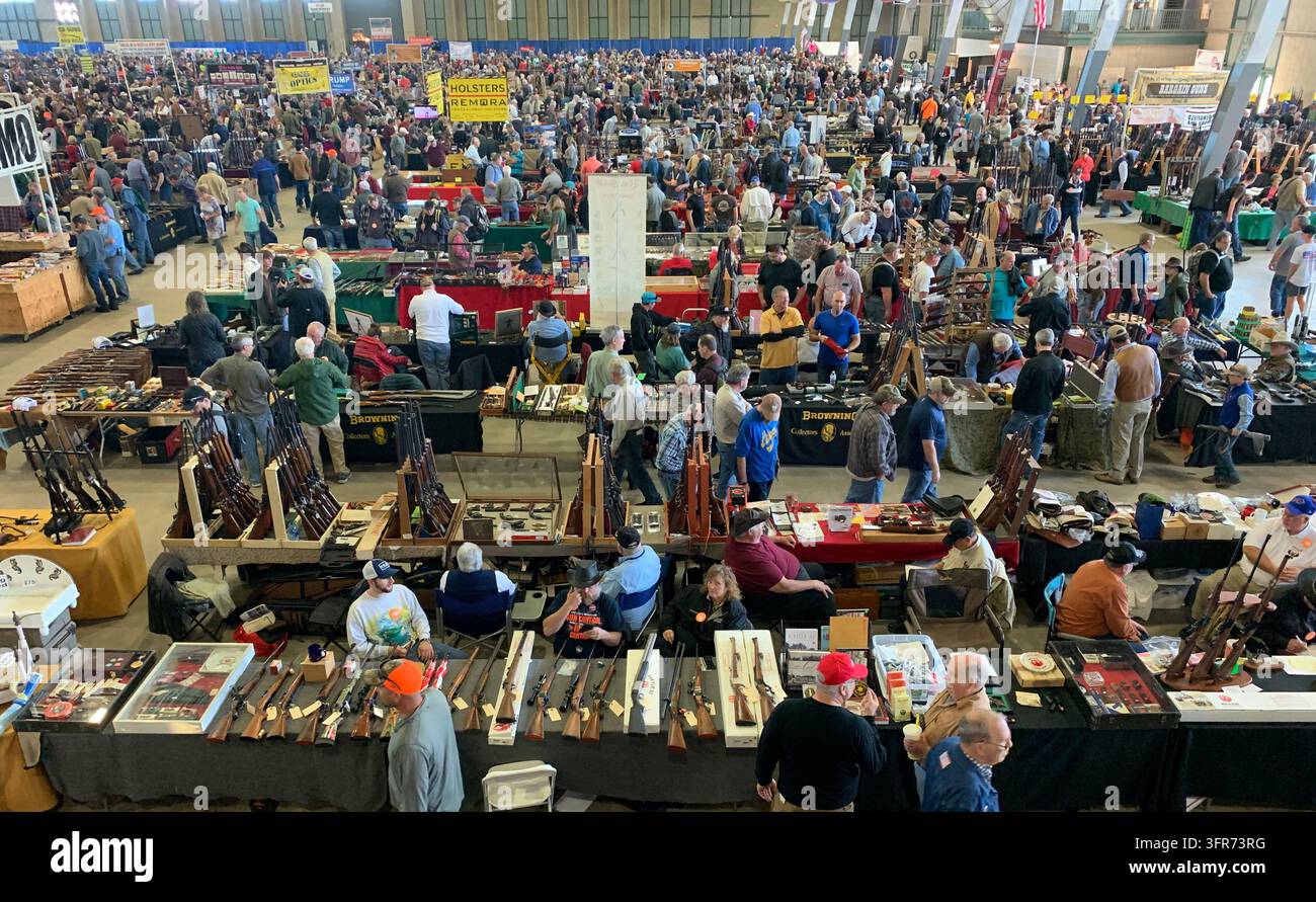 Tulsa, Oklahoma – 9 novembre 2019 : Exposition d'armes où les gens peuvent acheter et vendre des armes et des articles connexes. Éditorial. Banque D'Images