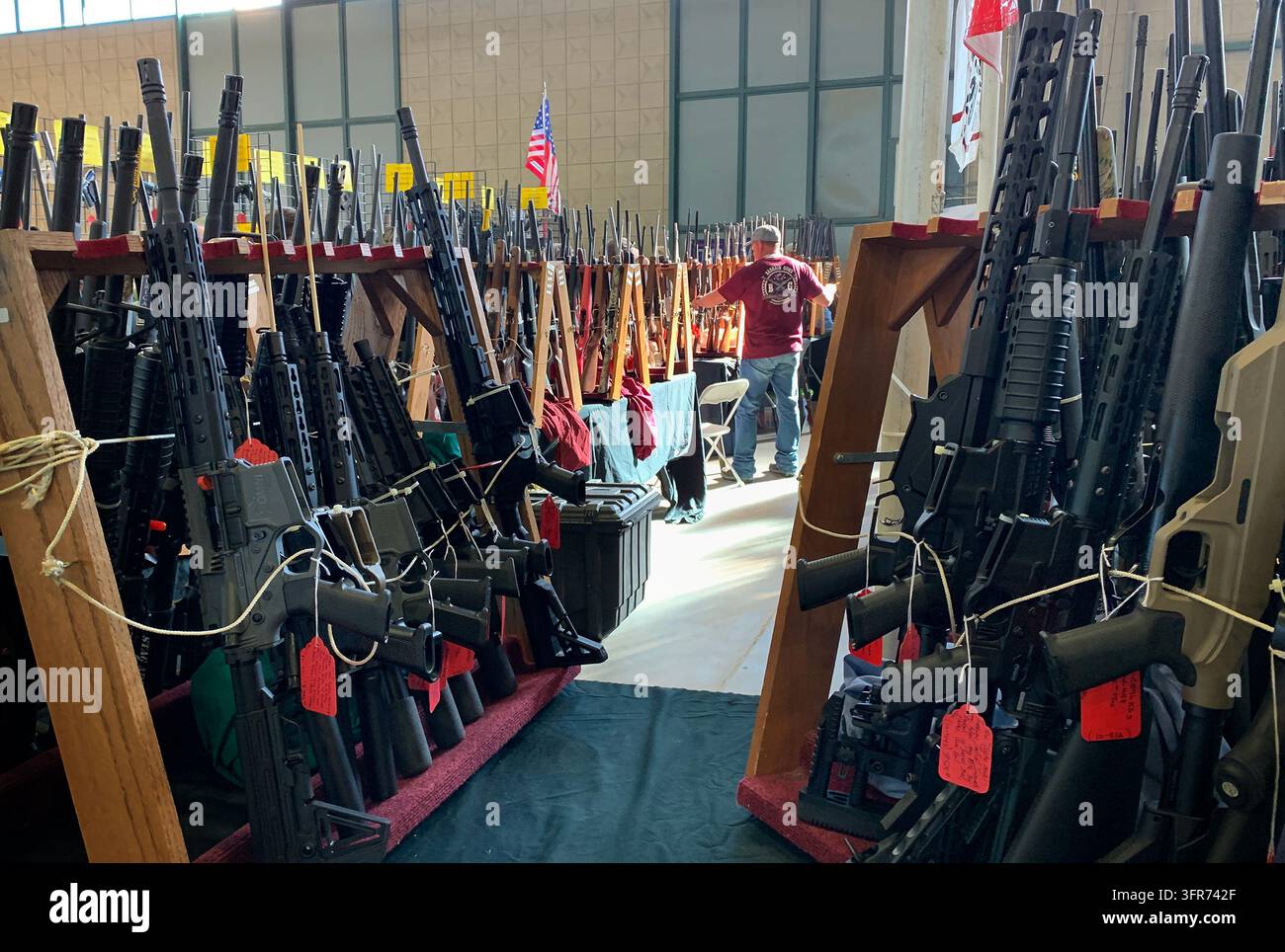 Tulsa, Oklahoma – 9 novembre 2019 : Exposition d'armes où les gens peuvent acheter et vendre des armes et des articles connexes. Éditorial. Banque D'Images