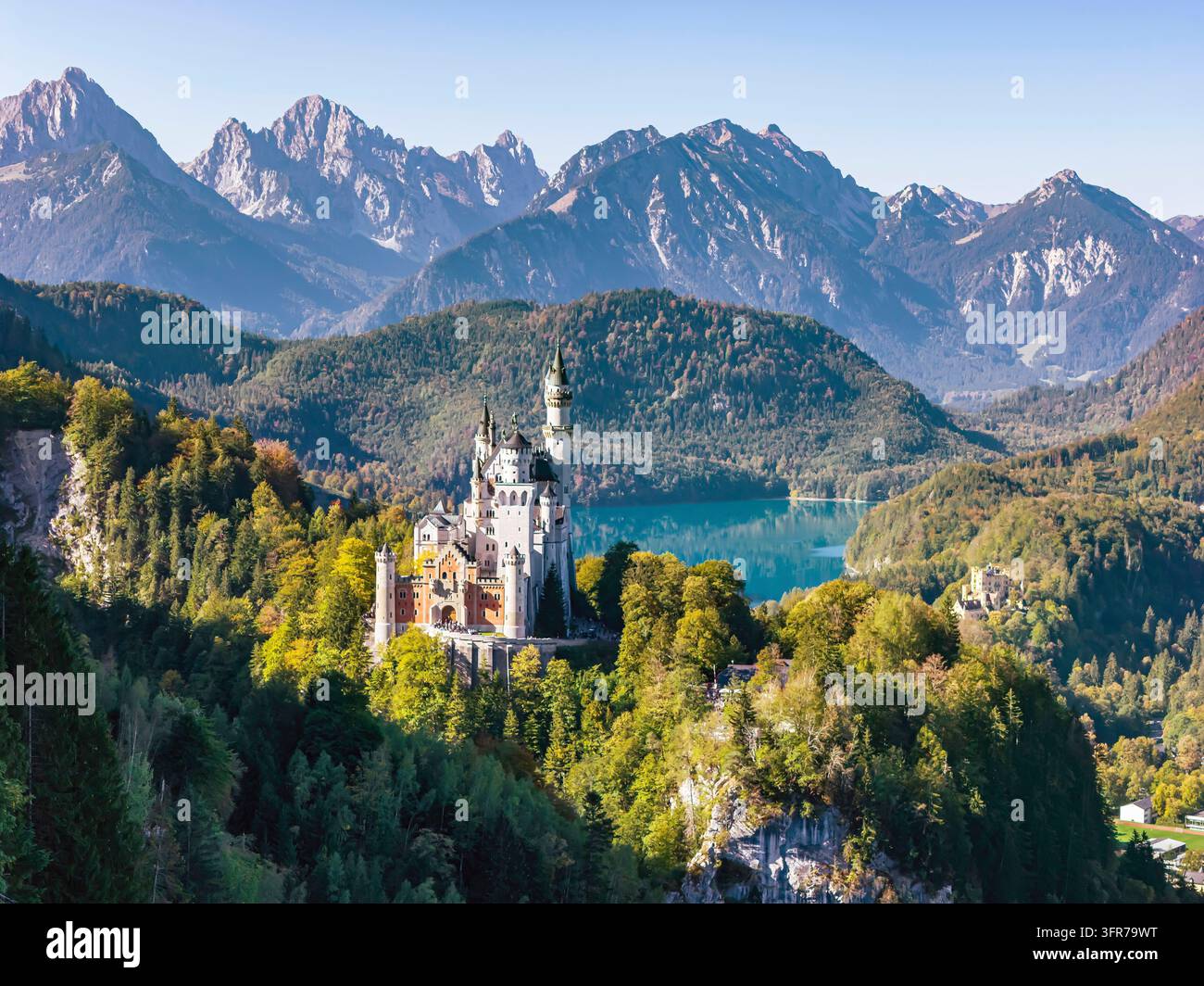 Château de Neuschwanstein. Le château de conte du roi Louis II de Bavière est l'une des attractions les plus célèbres et les plus visitées d'Allemagne. Le château a été Banque D'Images
