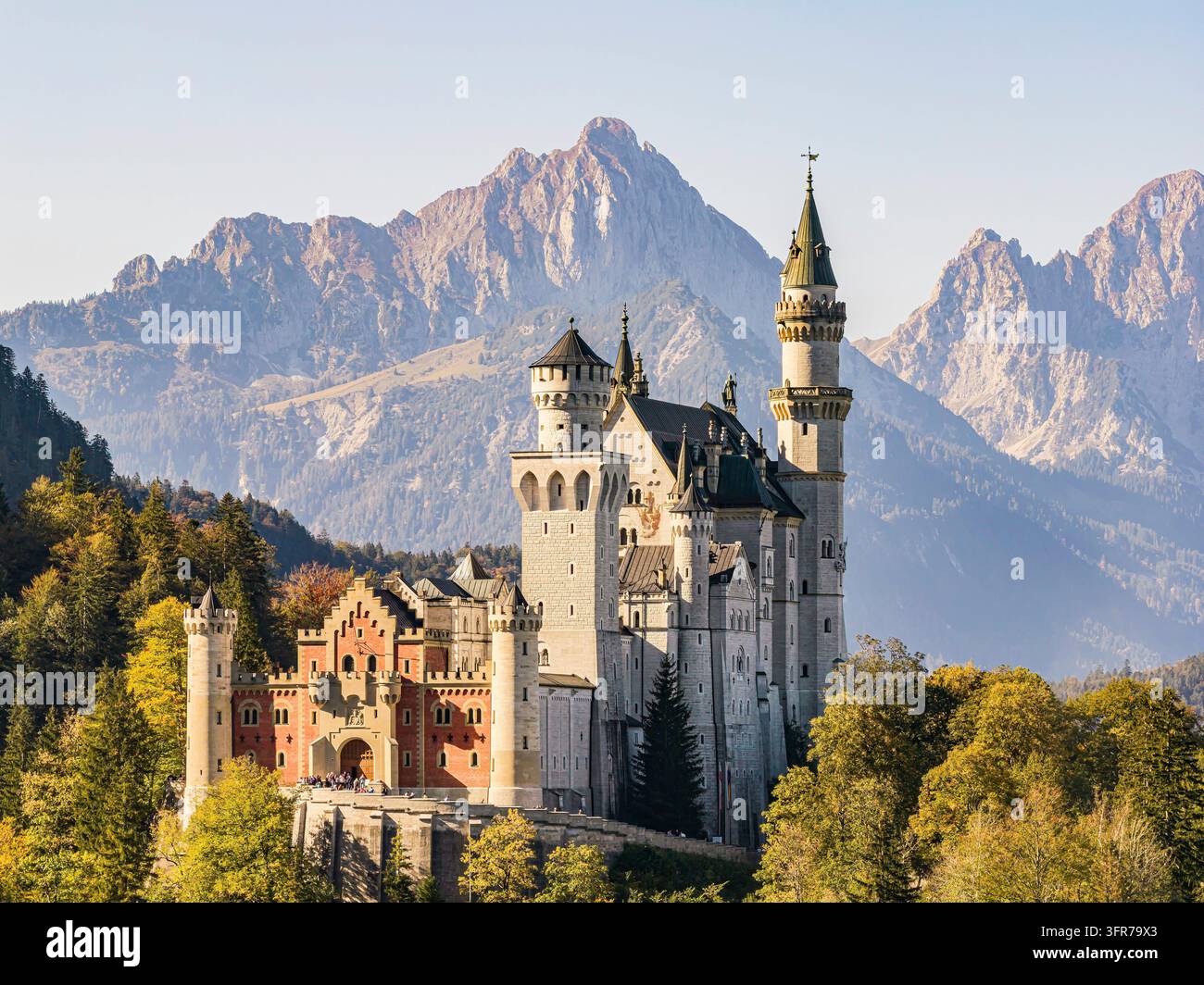Château de Neuschwanstein. Le château de conte du roi Louis II de Bavière est l'une des attractions les plus célèbres et les plus visitées d'Allemagne. Le château a été Banque D'Images