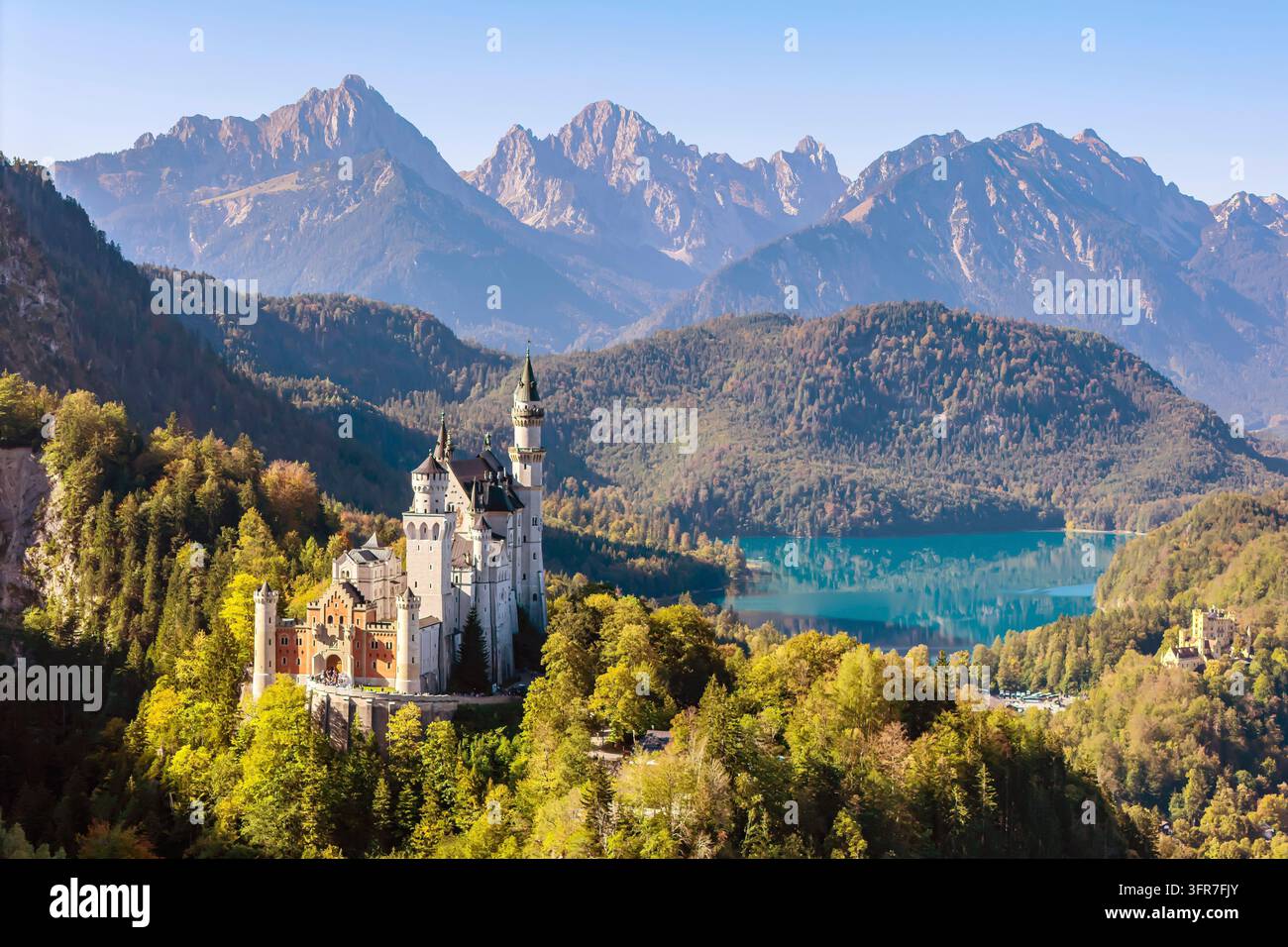 Château de Neuschwanstein. Le château de conte du roi Louis II de Bavière est l'une des attractions les plus célèbres et les plus visitées d'Allemagne. Le château a été Banque D'Images
