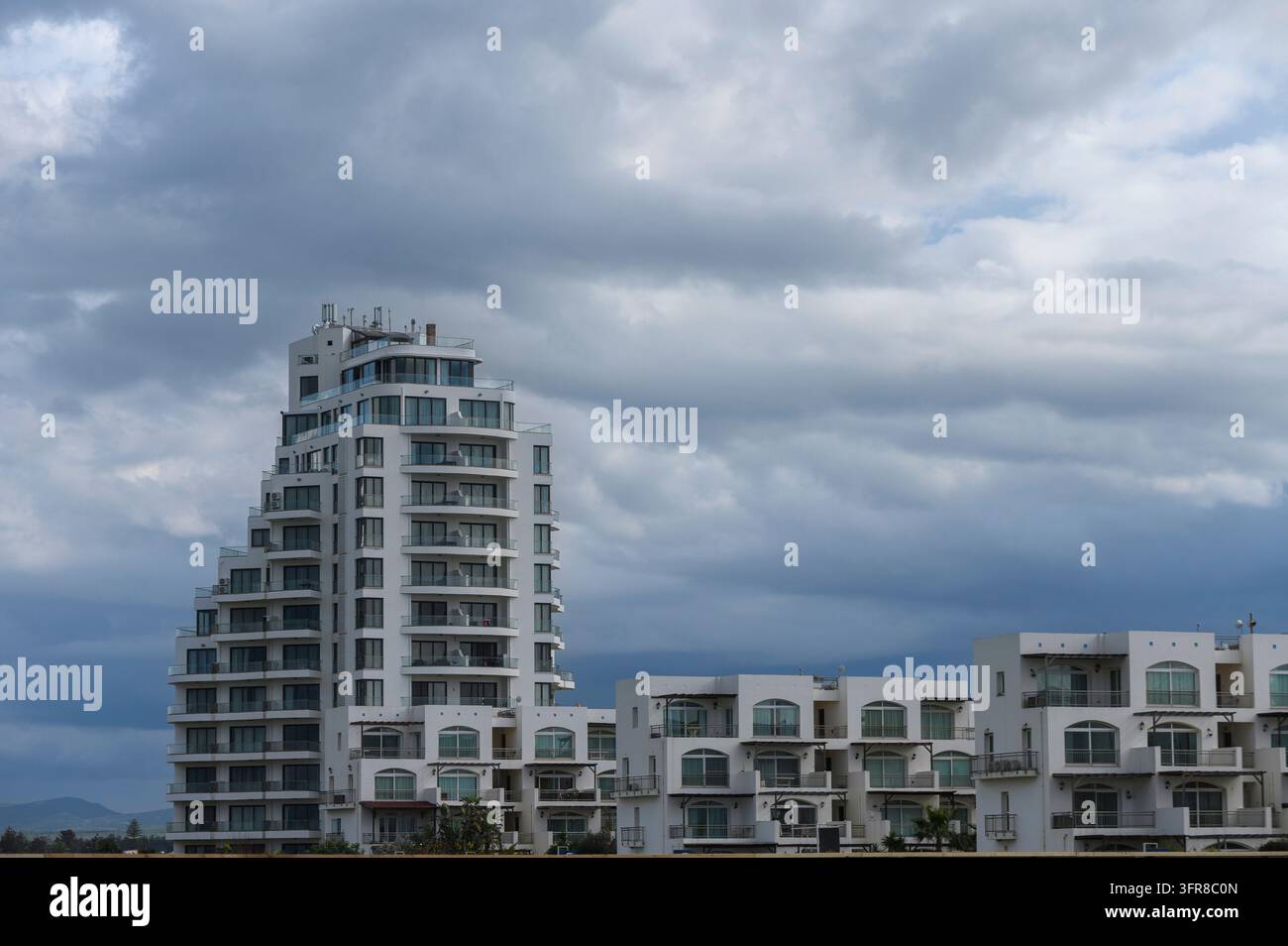 Complexe résidentiel avec des villas blanches à Chypre 1 Banque D'Images