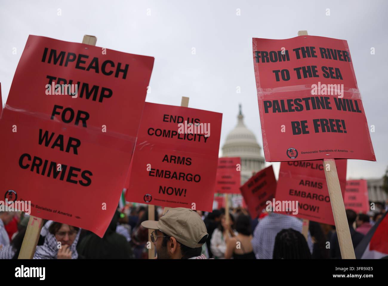 Washington, District of Columbia, États-Unis. 10 octobre 2026. Les manifestants pro-palestiniens se rassemblent en soutien à Gaza au Capitole des États-Unis à Washington, DC le 10 octobre 2026. (Credit Image: © Bryan Dozier/ZUMA Press Wire) UTILISATION ÉDITORIALE UNIQUEMENT ! Pas pour une UTILISATION COMMERCIALE ! Banque D'Images