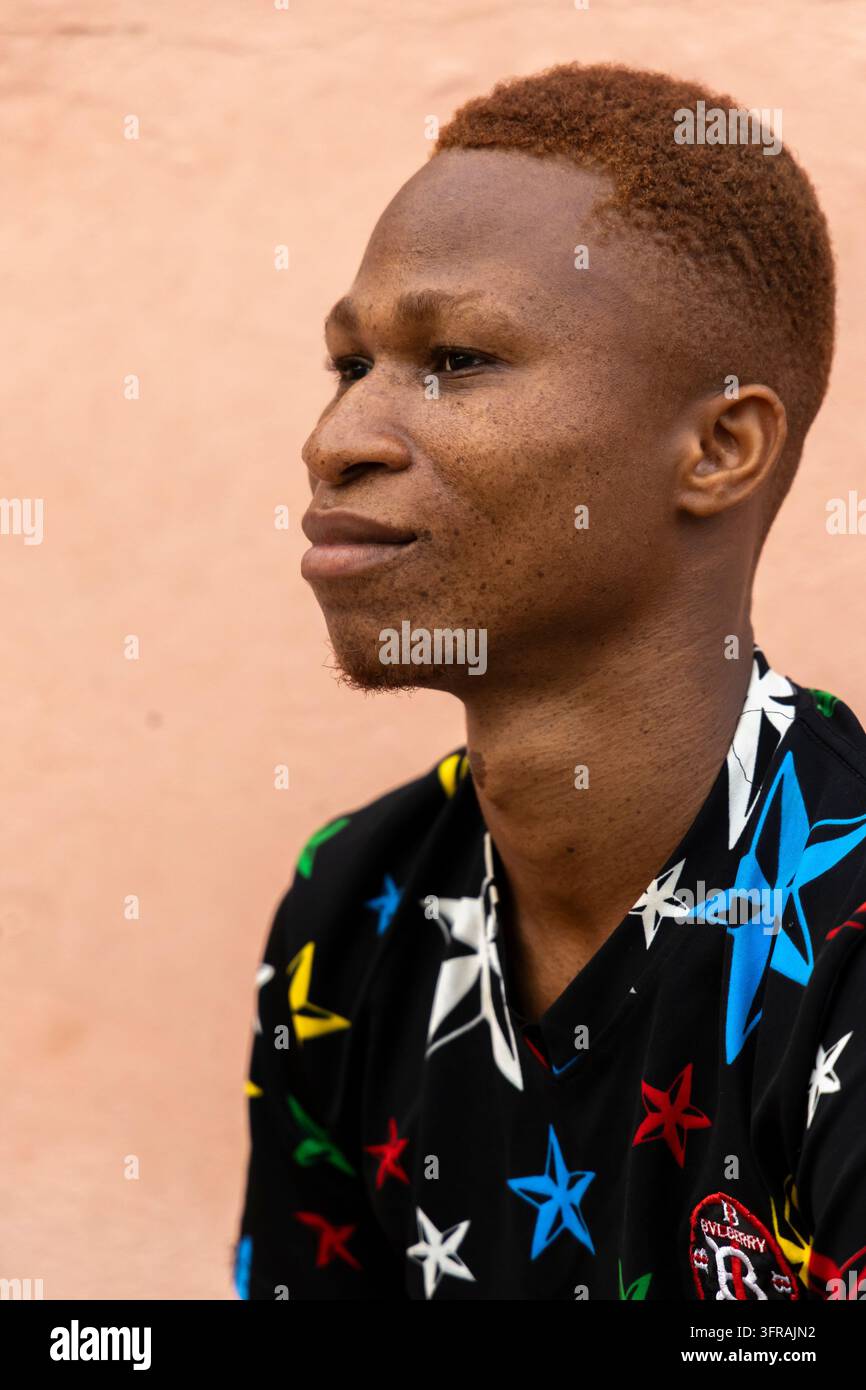 Portrait de profil d'un jeune homme aux cheveux roux, Région Maritime, Aneho, Togo Banque D'Images