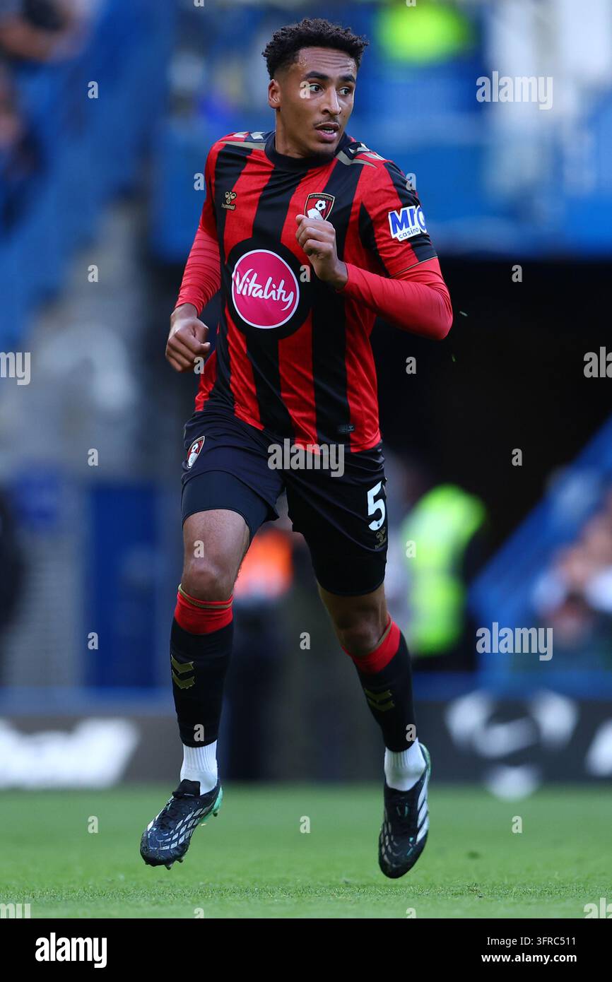 Londres, Royaume-Uni. 10 oct. 2026. James Hill d’AFC Bournemouth lors du match de Premier League Chelsea contre AFC Bournemouth au Stamford Bridge de Londres. Le crédit de l’image doit être indiqué comme suit : Paul Terry/Sportimage Credit: Sportimage Ltd/Alamy Live News Banque D'Images
