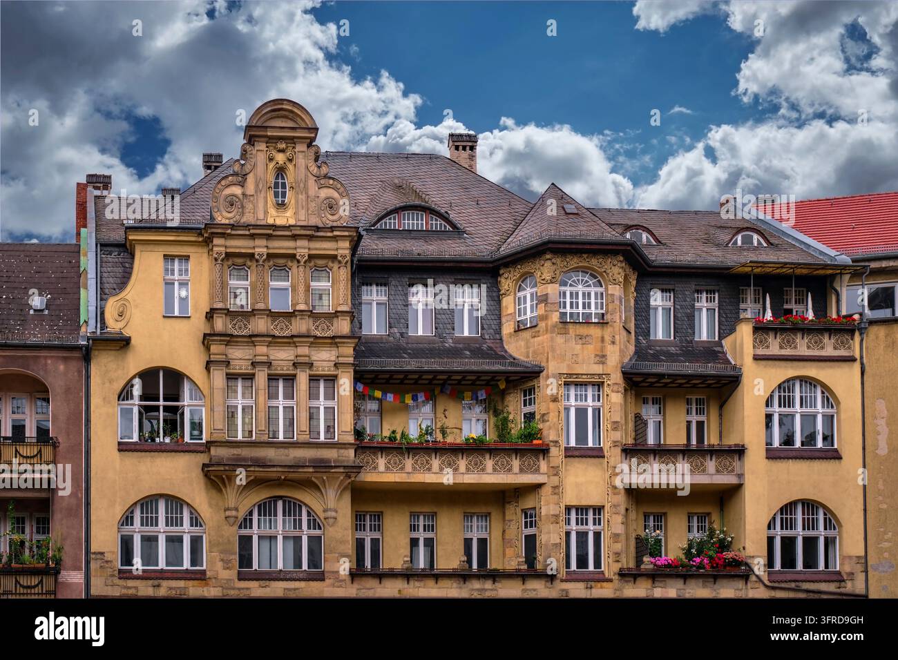 Architecture civile somptueuse du tournant du siècle : bâtiment résidentiel et commercial protégé au patrimoine situé au Teltower Damm à Berlin-Zehlendorf Banque D'Images
