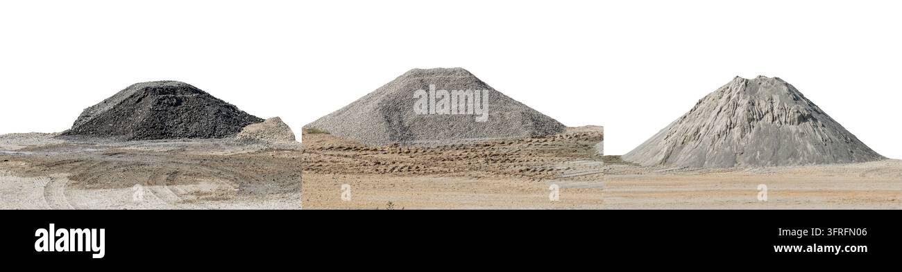 Ensemble de tas de gravier, de pierre concassée et de sable de construction, isolés sur fond blanc, mettant en valeur les matériaux de granulats industriels. Banque D'Images