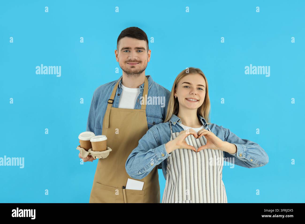 Concept d'occupation, serveurs sur fond bleu Banque D'Images