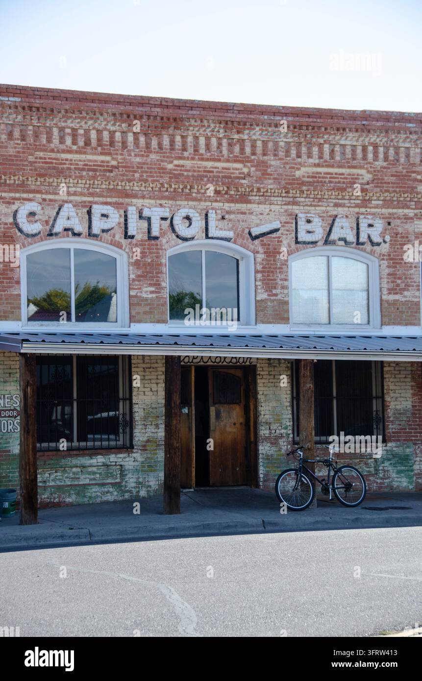 Socorro, Nouveau-Mexique / États-Unis - 17 octobre 2015 : Le Capitol Bar est situé dans un vieux bâtiment en briques autour de la place historique de Socorro, au Nouveau-Mexique. T Banque D'Images