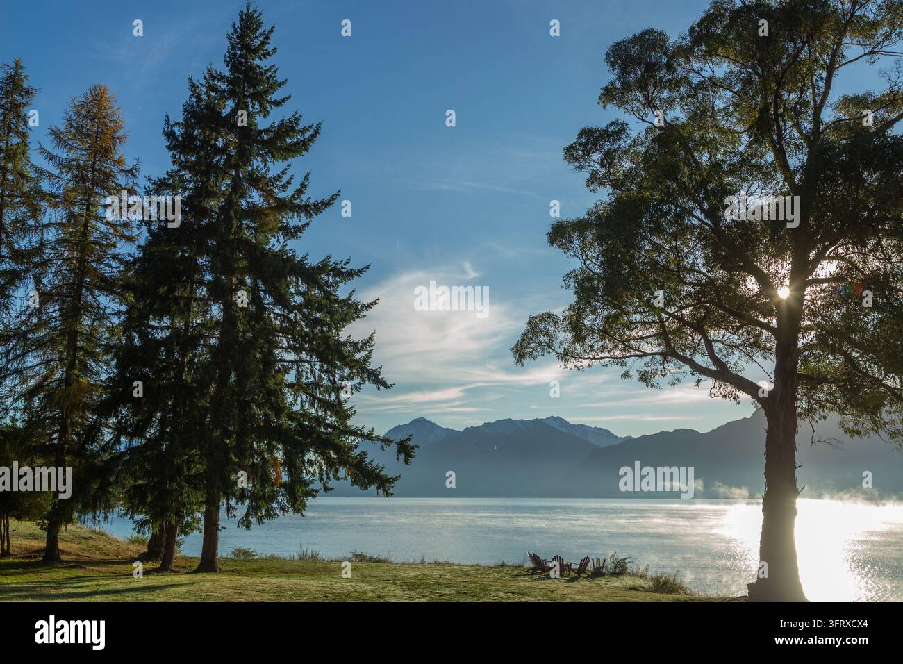 Un beau matin au lac Hāwea dans la région d'Otago de l'île du Sud de la Nouvelle-Zélande Banque D'Images