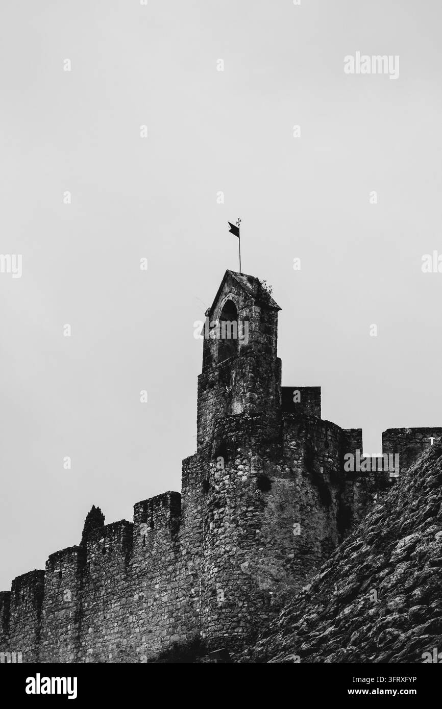 Tour historique du Castelo de Almourol en noir et blanc, Portugal Banque D'Images