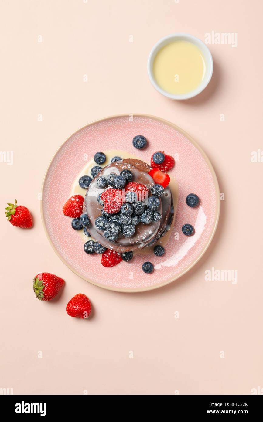 Concept de nourriture sucrée, crêpes au chocolat, vue de dessus Banque D'Images