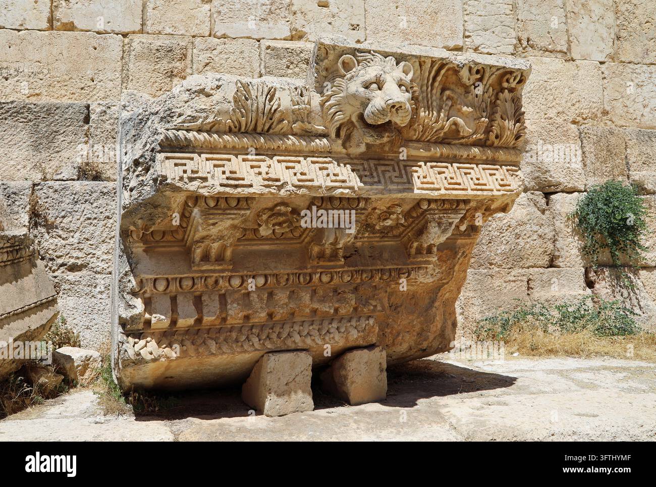 Bec d'eau en forme de tête de lion à Baalbek au Liban Banque D'Images