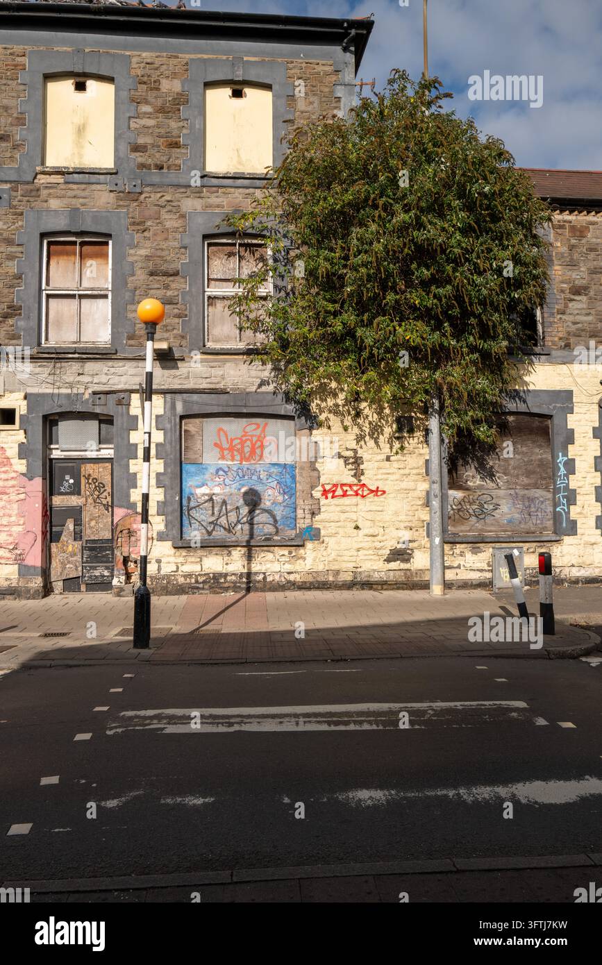 Octobre 2026 - Coque vide d'un bâtiment de pub à Cardiff, Pays de Galles, Royaume-Uni. Banque D'Images