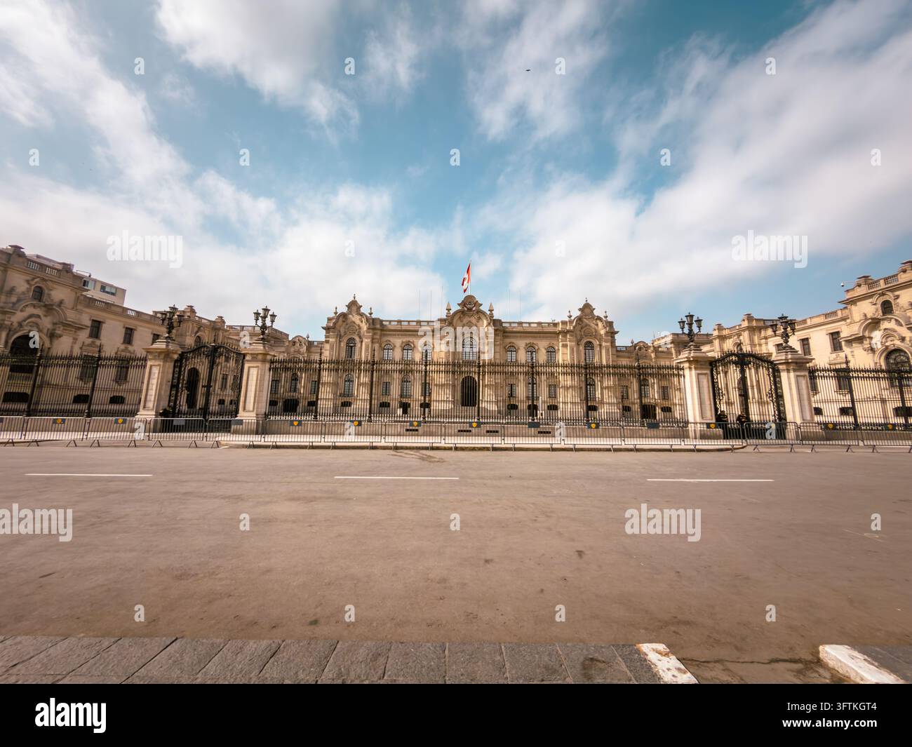 Palais du gouvernement sur la place principale de Lima - Pérou - Image de stock capturée avec un smartphone