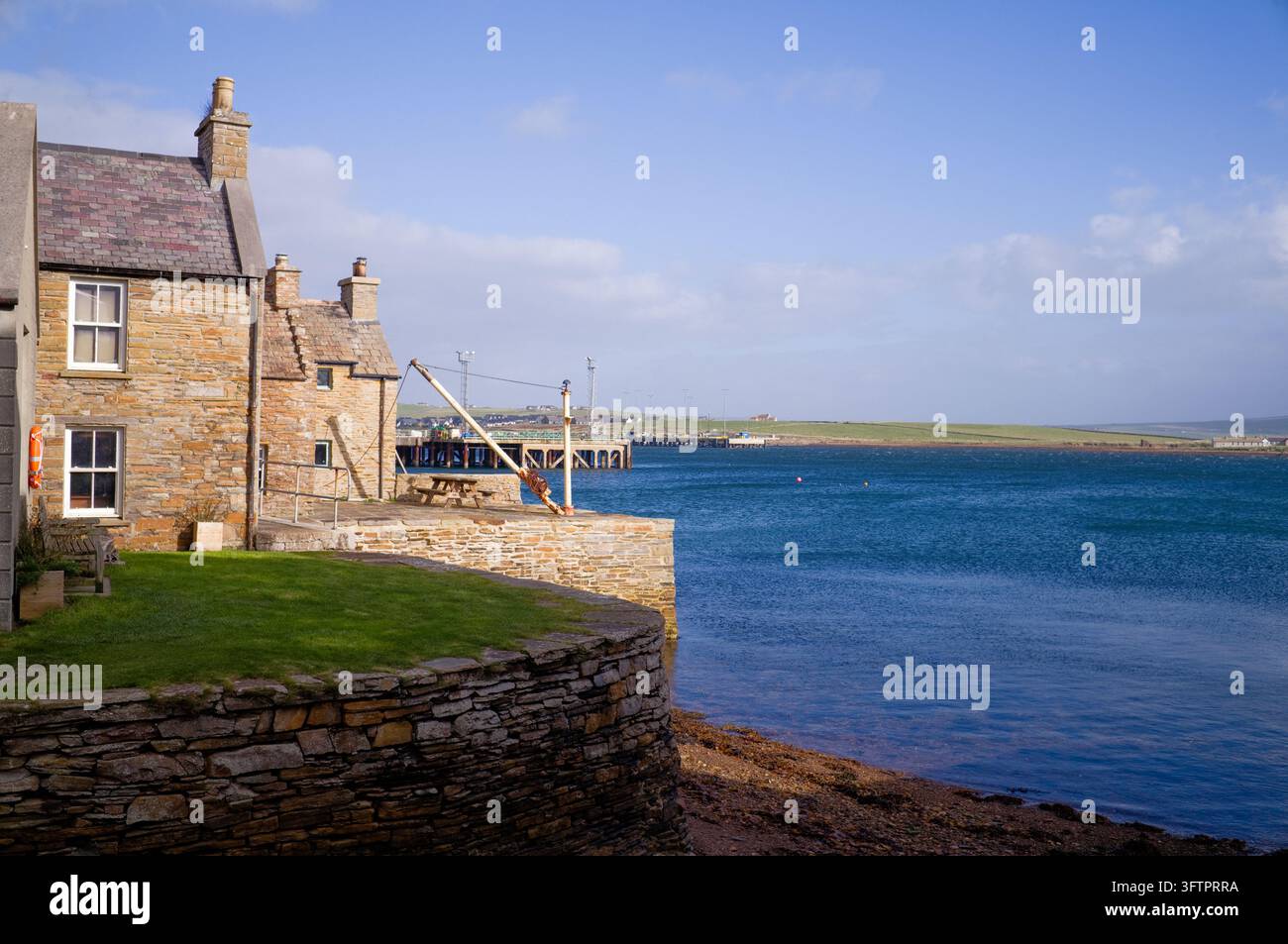Vue de Stromness, Orcades sur les eaux près de Scapa Flow Banque D'Images