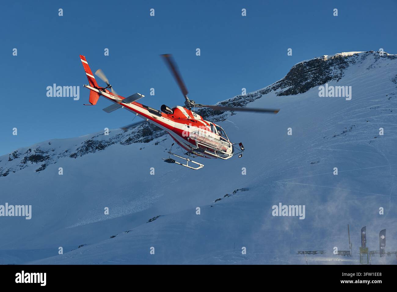 Hélicoptère de sauvetage en montagne Banque D'Images